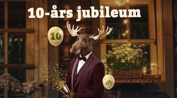 Casinostugans maskot, älgen, är klädd i röd kostym och sprutar konfetti. Intill syns en ballong med siffran 10 och i bilden står det "10-års jubileum"